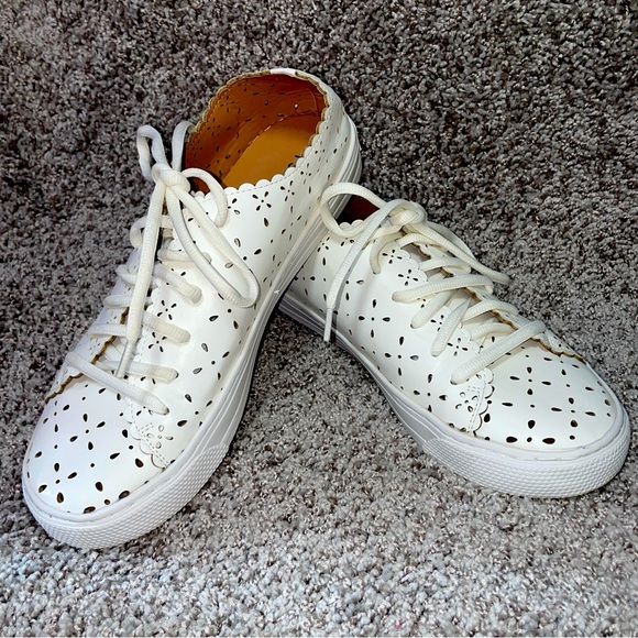 TORRID WHITE LASER CUT FAIX LEATHWR SNEAKER SIZE 8W - Picture 9 of 10